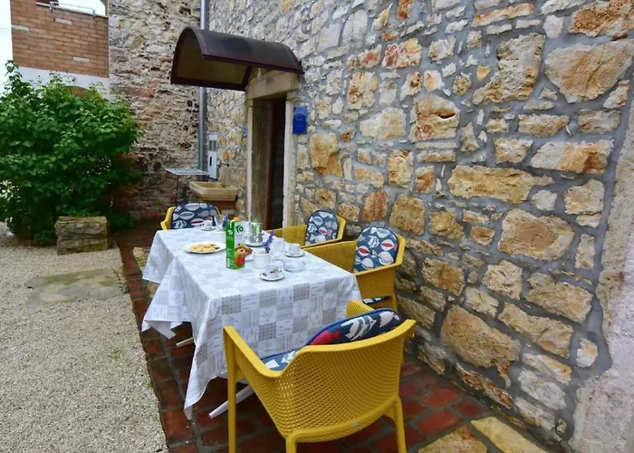 Fiorela 1 By Interhome Poreč