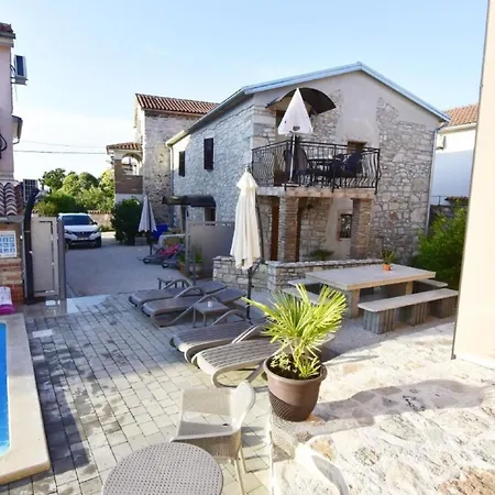 Fiorela 1 By Interhome شقة